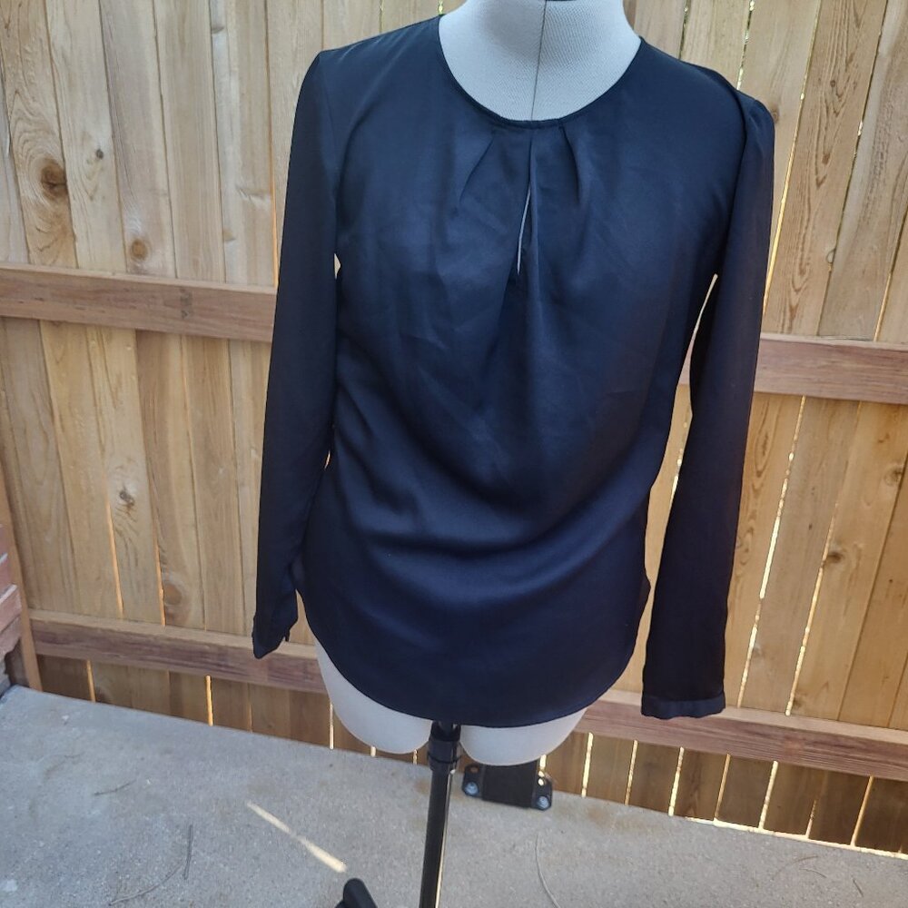 Ann Taylor Black Long sleeve keyhole neckline top small petite